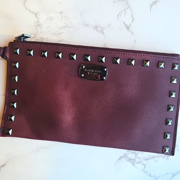 Michael Kors Maroon Saffiano Leather Gunmetal Studded Wristlet Wallet Purse - Picture 1 of 8